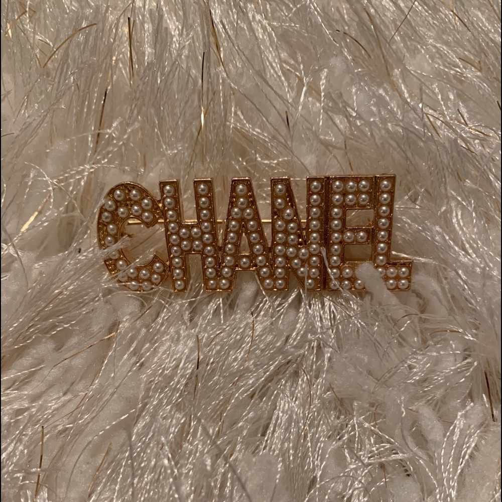 Gold brooche